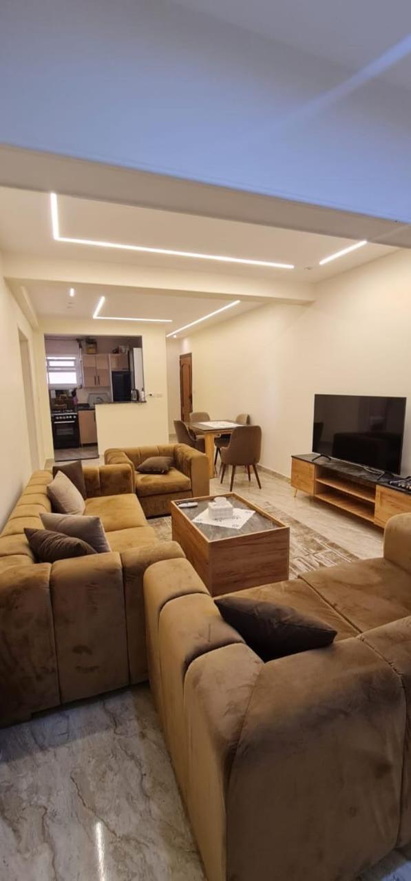 Amazing Flat Front Of Stars2 Daire Kahire